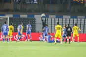 ضربه مهلک جنگ به تیم‌های متمول فوتبال ایران؛ بمب روی فولاد و پتروشیمی سردرگمی در سپاهان و استقلال