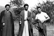 پاسخ آیت‌الله خامنه‌ای جوان به افسر نگهبان: برای مرگ آماده‌ام!/وقتی رهبر شهید به قلمرو اسدالله عَلَم حمله کرد