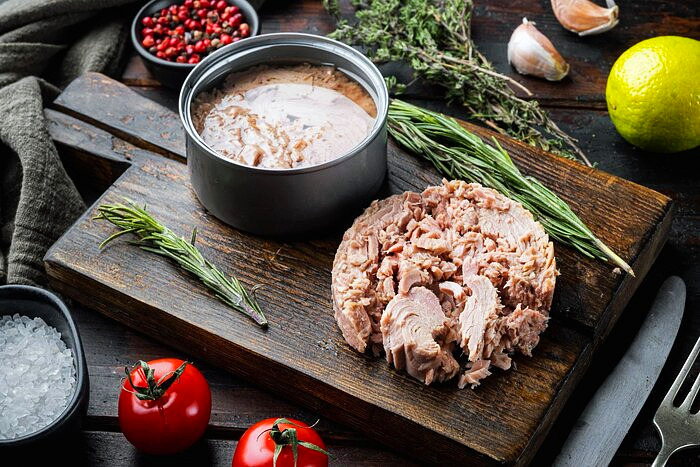 تهیه تن ماهی خانگی در شیشه تهیه تن ماهی خانگی در شیشه