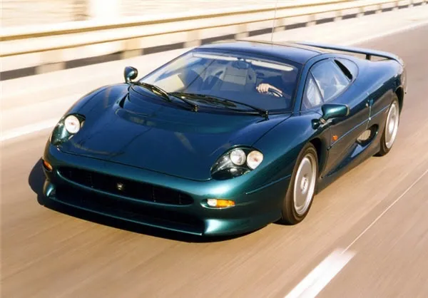 Jaguar XJ 220  با سرعت 342 کیلومتر در ساعت.