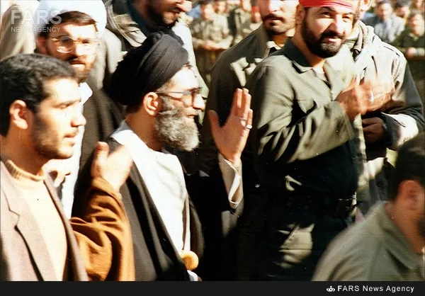 10. آیت&zwnj;الله خامنه&zwnj;ای در مراسم سالروز بزرگداشت سالروز تاسیس &laquo;بسیج مستضعفین&raquo; - 1365