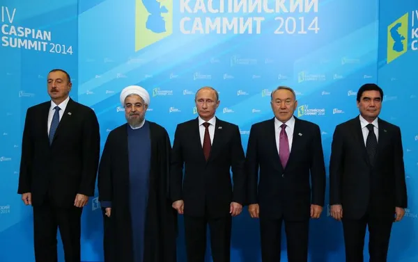 عکس یادگاری سران کشورهای ساحلی دریای خزر/President O.W
