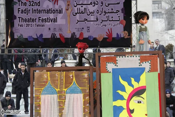 یه آسمون آبی، کارگردان: ماندانا عبقری 