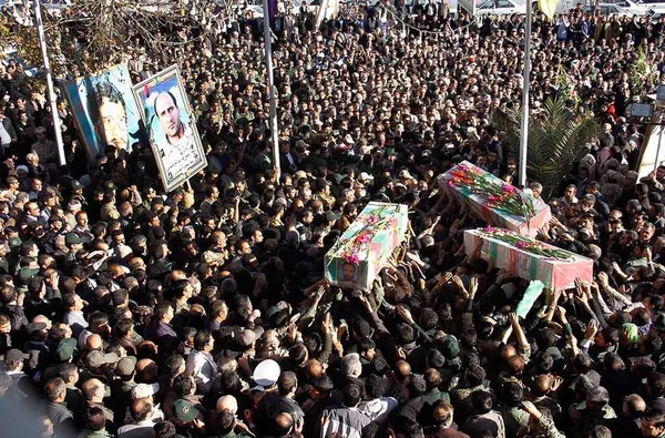 پیکر سه نفر از پاسداران سپاه فجر استان فارس که در مرزهای جنوب شرقی کشور به شهادت رسیده بودند در شیراز تشییع شد.در پی حمله اشرار مسلح در منطقه مرزی جنوب شرق سرهنگ دوم پاسدار اکبر عبدالله&zwnj;نژاد ، ستوان سوم پاسدار قدرت&zwnj;الله ماندنی و بسیجی موسی نصیری بیات در حال انجام مأموریت سیستان و بلوچستان به شهادت رسیدند./ISNA
