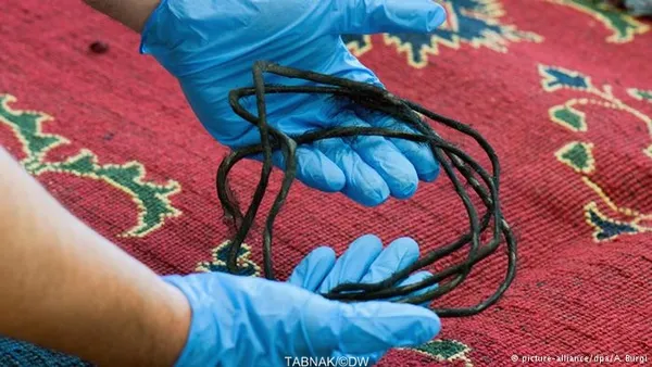 حساسیت ماموران فرودگاه لایپزیگ در کنترل جدی&zwnj;تر این محموله، به خاطر سنگینی غیرمعمول قالیچه&zwnj;ها برانگیخته شد.