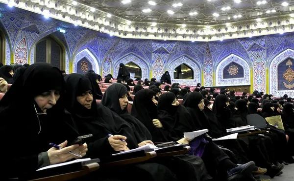 یازدهمین اجلاس سراسری مدیران و روسای هیات امنای واحدهای آموزشی و تربیتی حوزه های علمیه خواهران، روز چهارشنبه با حضور آیت الله ناصر مکارم شیرازی از مراجع تقلید در مدرسه علمیه امام کاظم(ع) قم برگزار شد./IRNA
