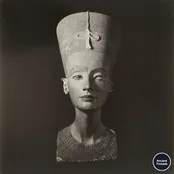 تندیس نفرتیتی ملکه مصر باستان