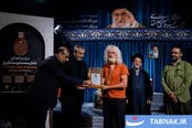 عکس: تجلیل از پایداری بر حق با اعطای نشان «سمت درست تاریخ»