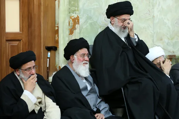 حضور رهبر انقلاب در این مراسم، برنامه پایانی سفر یک روزه ایشان به مشهد مقدس برای شرکت در مراسم تشییع و تدفین و ترحیم آیت&zwnj;الله واعظ طبسی بود.