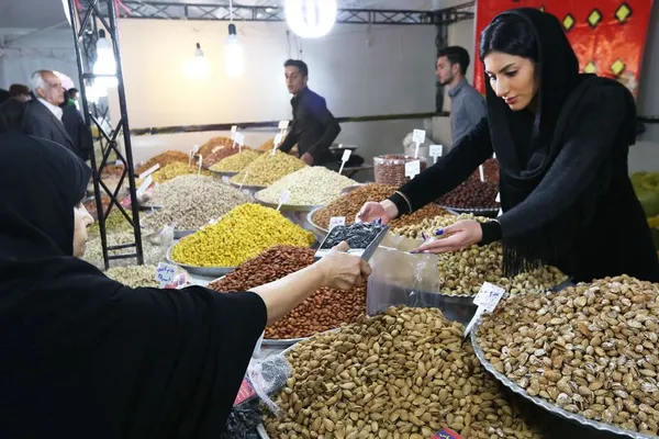 نمایشگاه عرضه مستقیم کالای بهاری در مصلی تهران در حال برگزاری است./MNA
