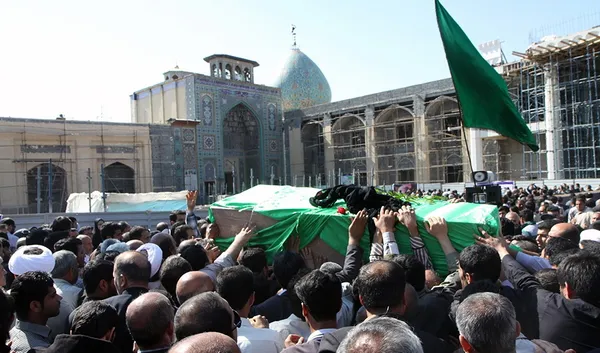 مراسم تشییع پیکر آیت الله سید محمدمهدی دستغیب، متولی سابق آستان حضرت احمد ابن موسی شاهچراغ (ع) و برادر شهید محراب آیت الله سید عبدالحسین دستغیب، صبح پنجشنبه در حرم مطهر شاهچراغ(ع) در شیراز برگزار شد. /ایرنا
