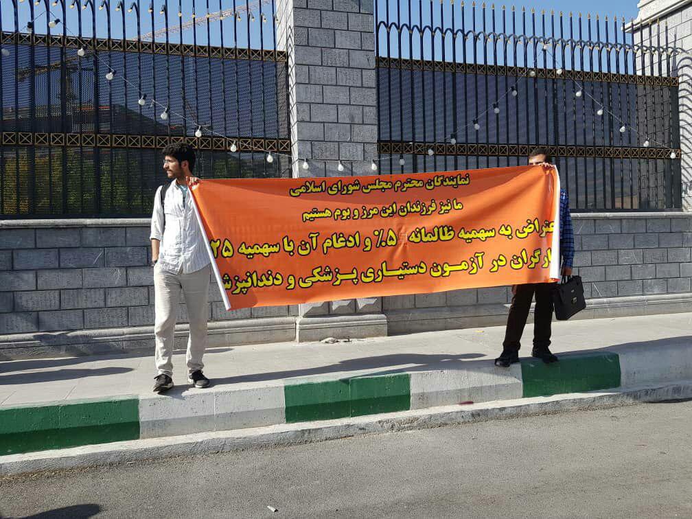 یک