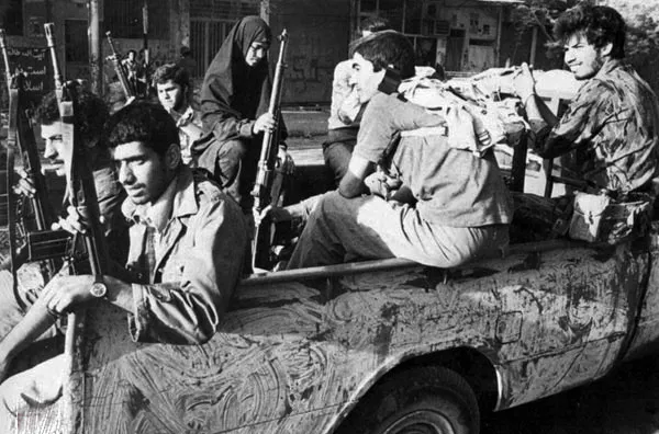 انتقال نیروهای مردمی به مناطق درگیری - 5 مهر 1359 - عکاس: سعید صادقی