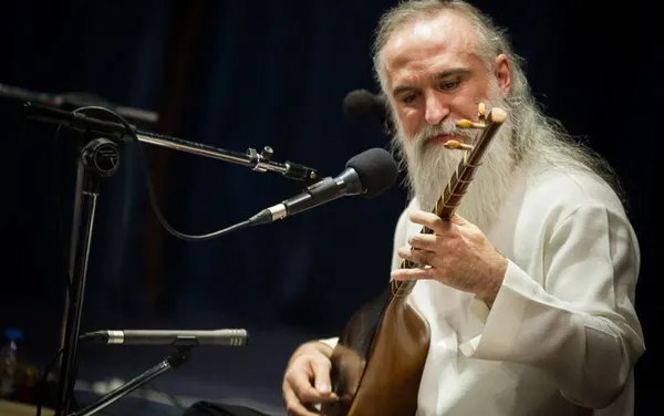 کنسرت موسیقی داود آزاد عصر پنجشنبه در سالن آمفی تاتر مجتمع پتروشیمی تبریز برگزار شد./MNA
