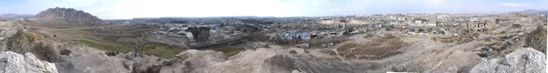 کارخانه سیمان ری در سمت راست تصویر و کوه بی بی شهربانو در سمت چپ آن دیده می&zwnj;شود. (برای دیدن تصور در ابعاد بزرگتر روی آن کلیک کنید)