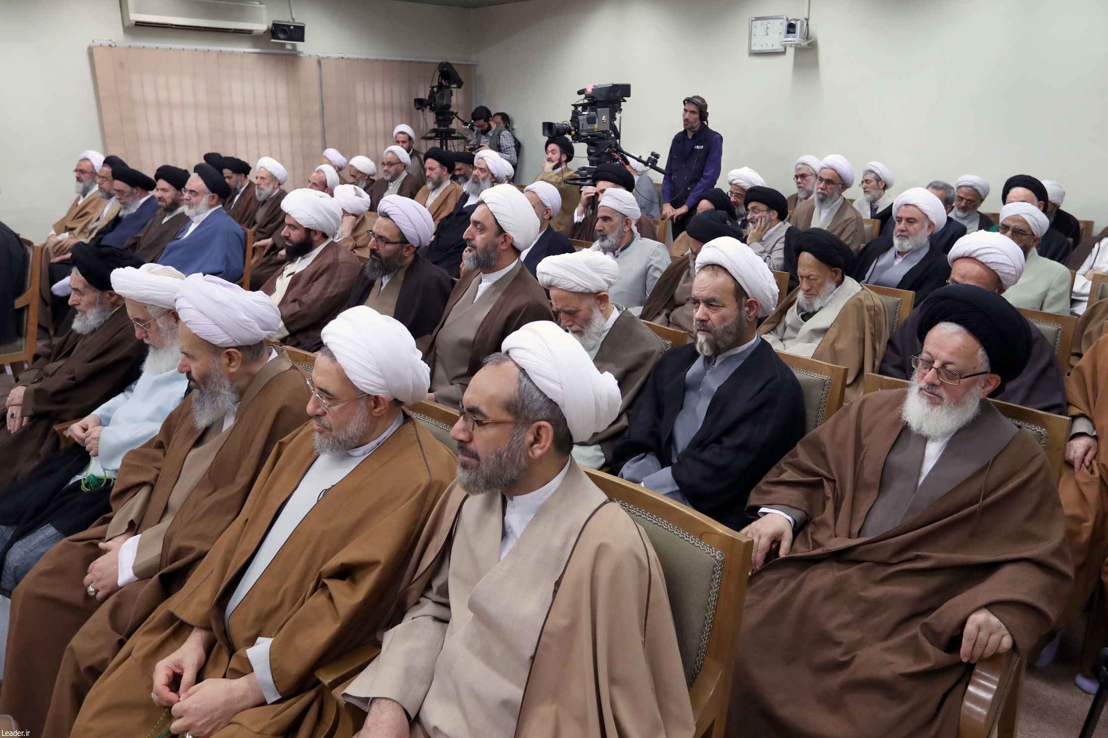 دیدار رهبری با اعضای خبرگان