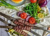 پنج ترفند برای نریختن کباب کوبیده از سیخ