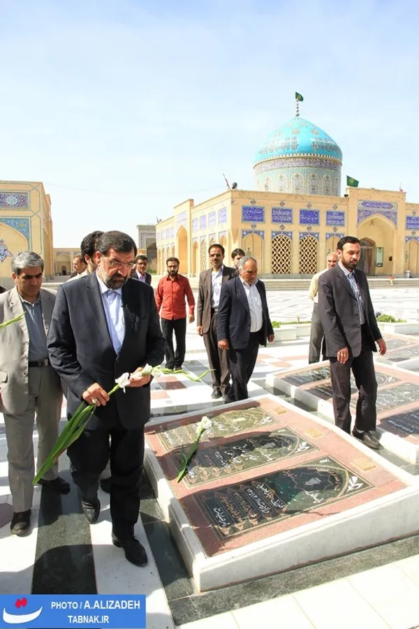 ادای احترام و زیارت قبور مطهر شهدای شهرستان کاشمر توسط دبیر مجمع تشخیص مصلحت نظام