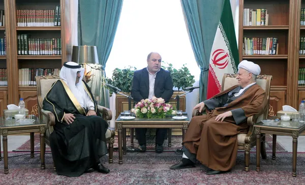 عبدالرحمن بن غرمان شهری، سفیر جدید عربستان سعودی در جمهوری اسلامی ایران روز دوشنبه با آیت الله هاشمی رفسنجانی رئیس مجمع تشخیص مصلحت نظام دیدار و گفت و گو کرد/TABNAK
