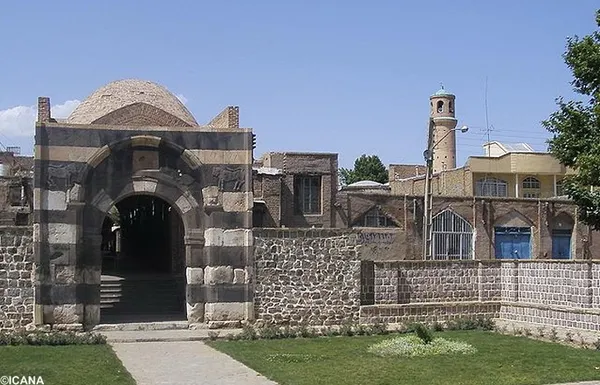 دروازه سنگی خوی