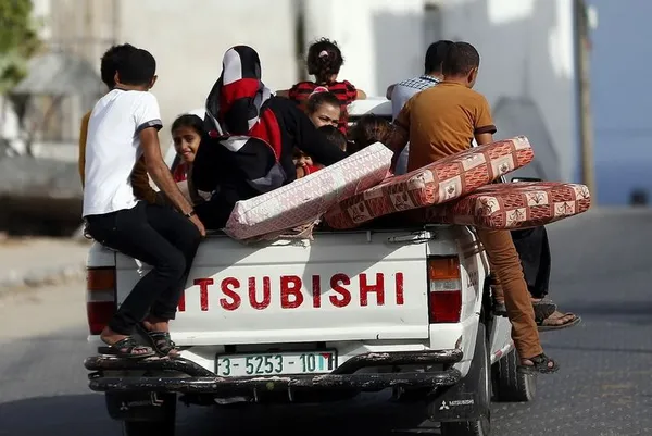 در پی حملات رژیم صهیونیستی به نوار غزه، بیش از سه هزار فلسطینی آواره شده اند./AFP-IRNA
