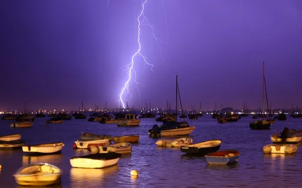 صاعقه در آسمان بندر پرل هاربر