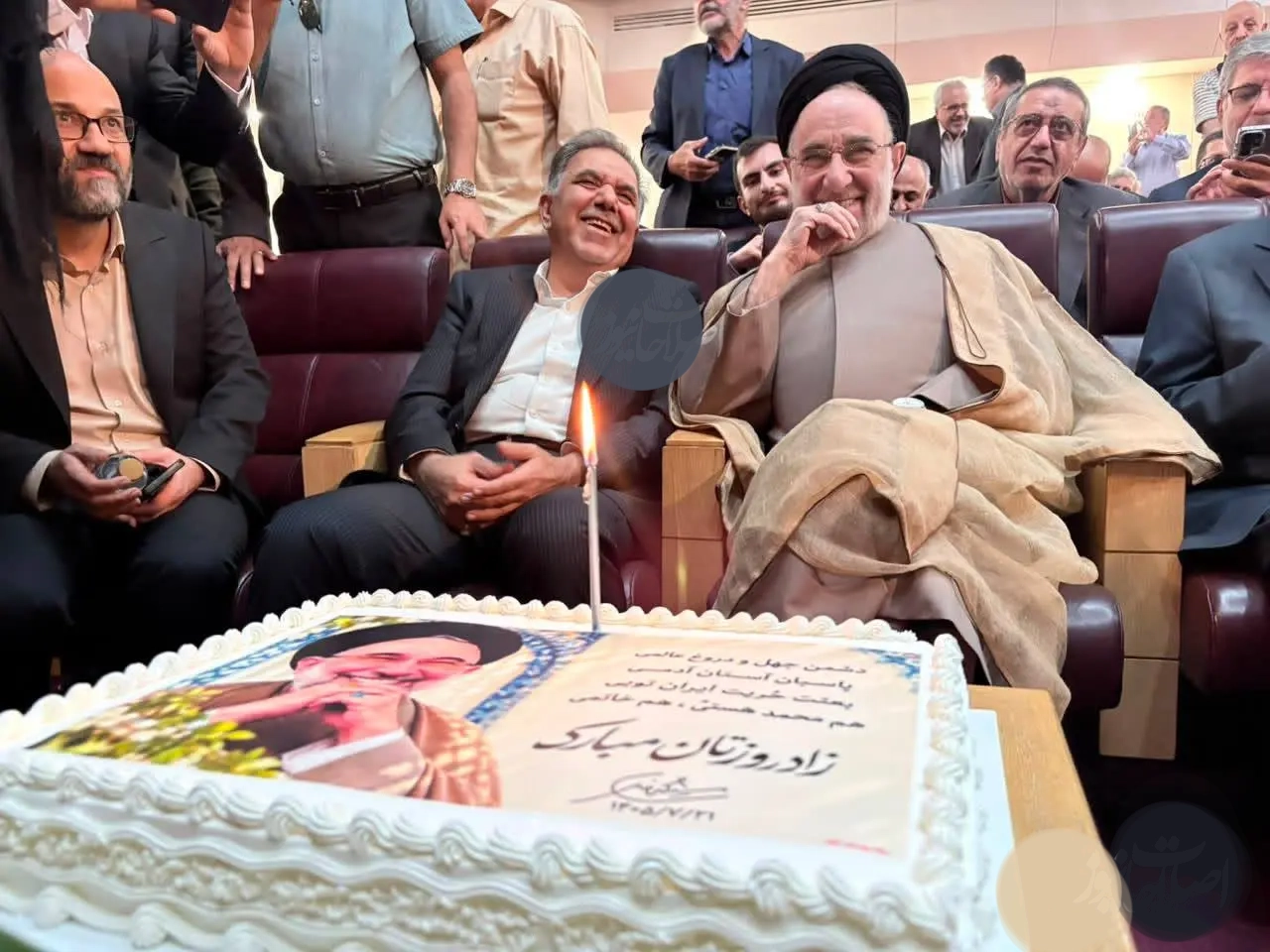 کیک تولد عجیب محمد خاتمی کیک تولد عجیب محمد خاتمی