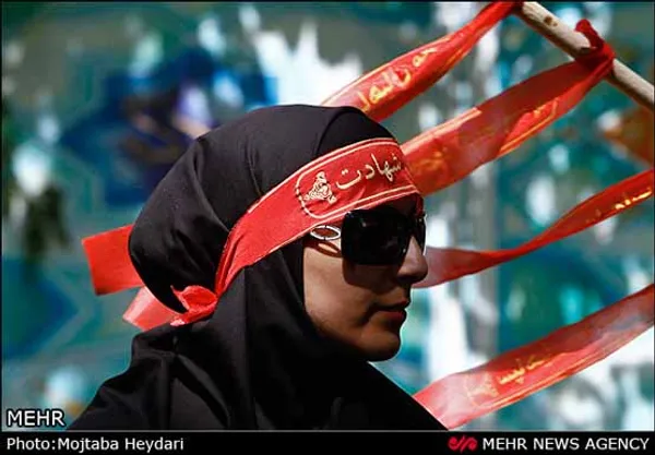 تجمع دانشجویان دانشگاه الزهرا (س) در اعتراض به فیلم موهن