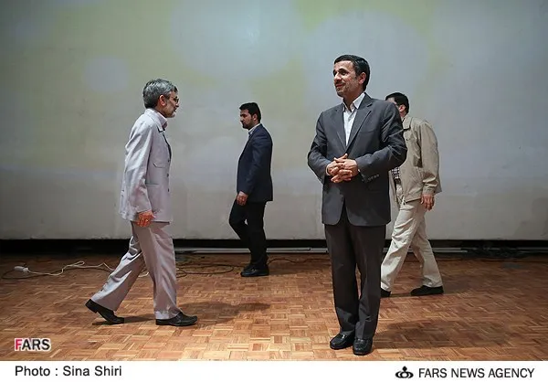محمود احمدی نژاد در همایش تجلیل از خادم بی&zwnj;ادعای ملت		دوشنبه 3 تیر 1392