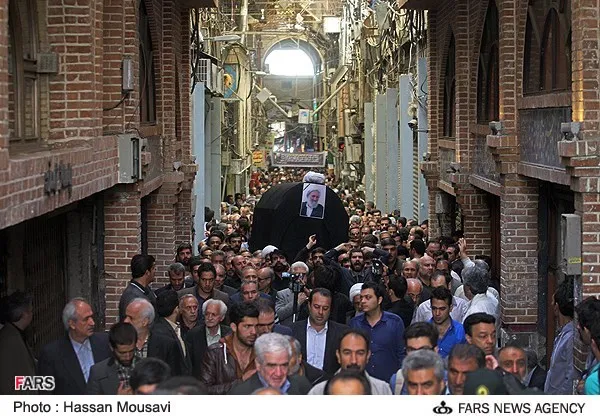 تشییع پیکر آیت الله رضوانی در بازار تهران