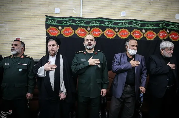 سردار احمد وحیدی و حجت الاسلام میرتاج الدینی در مراسم دومین سالگرد شهادت سرلشکر شهید حسن طهرانی مقدم
