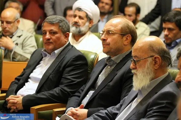 نگاه معنی دار هاشمی!