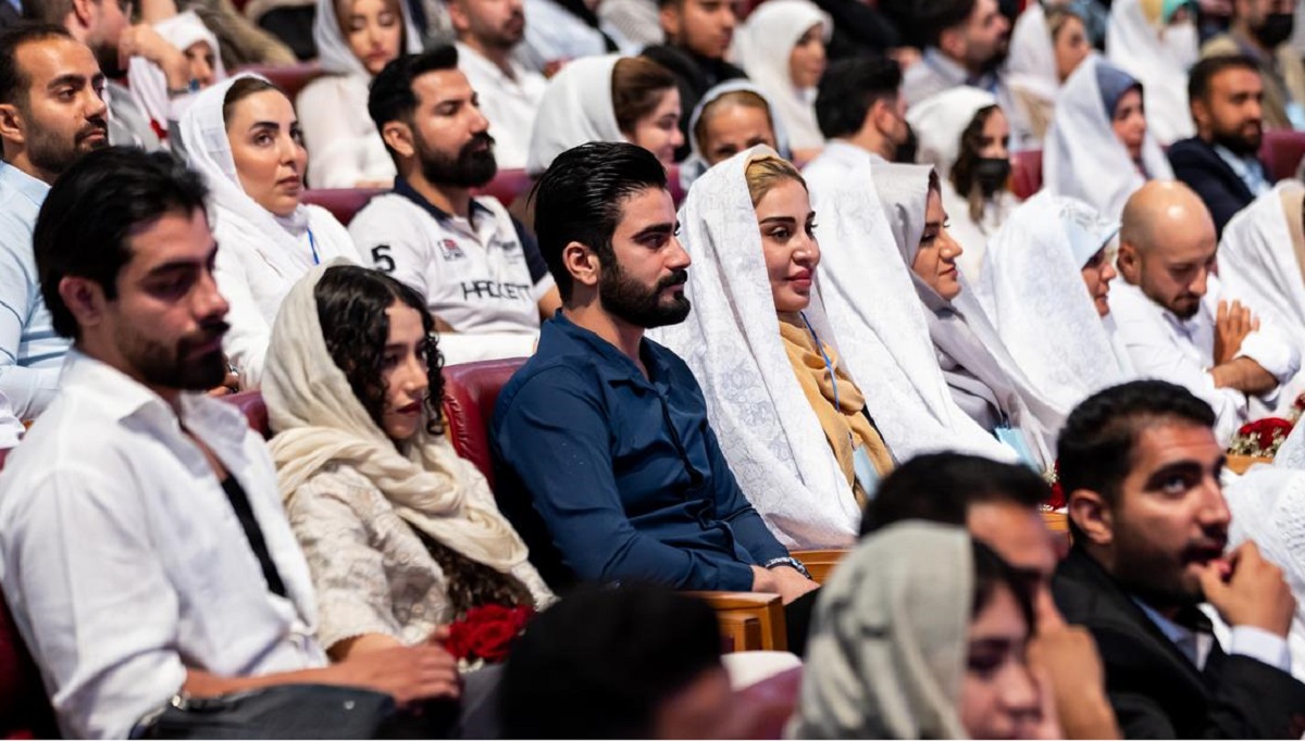 جشن ازدواج ۱۱۰ زوججوان تهرانی در برج میلاد جشن ازدواج ۱۱۰ زوججوان تهرانی در برج میلاد