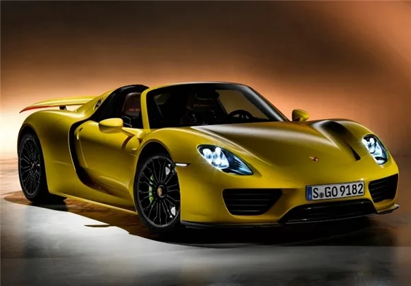 Porche918 تنها در 2.6 ثانیه از صفر به 100 کیلومتر می رسد و 345 کیلومتر در ساعت سرعت دارد.