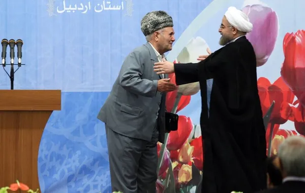 جمعی از ایثارگران، نخبگان و برگزیدگان استان اردبیل در دومین روز از سفر رییس جمهوری به این استان با حجت الاسلام حسن روحانی دیدار کردند./IRNA
