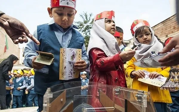 جشن عاطفه&zwnj;ها امروز با حضور باشکوه دانش&zwnj;آموزان همزمان با روز جهانی کودک در مدارس &zwnj;استان گلستان و شهرستان گرگان برگزار شد. /TASNIM
