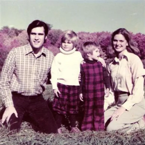 1970
میت رامنی و پسرانش تگ و مت به همراه همسرش ان
REUTERS/Romney for President
