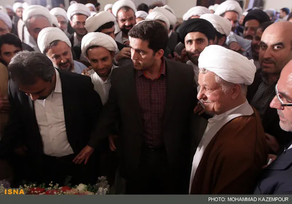 دیدار جمعی از اساتید و فضلای حوزه علمیه قم با آیت الله هاشمی رفسنجانی، یک روز بعد از این دیدار رئیس مجمع تشخیص مصلحت نظام نتوانست شرایط لازم را از سوی شورای نگهبان احراز کند و رد صلاحیت او مهم&zwnj;ترین خبر انتخاباتی هفته گذشته بود. دوشنبه 30 اردیبهشت 1391