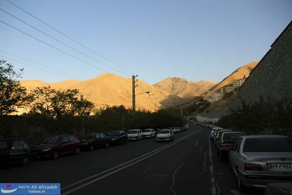 معمولاً سحرخیزان کوه پیما روزهای تعطیل هفته، قبل از طلوع خورشید کوهپیمایی را آغاز می کنند.