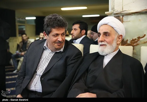 حجت الاسلام علی اکبر ناطق نوری و مهدی هاشمی در مراسم ختم پدر حمید میرزاده رئیس دانشگاه آزاد اسلامی
