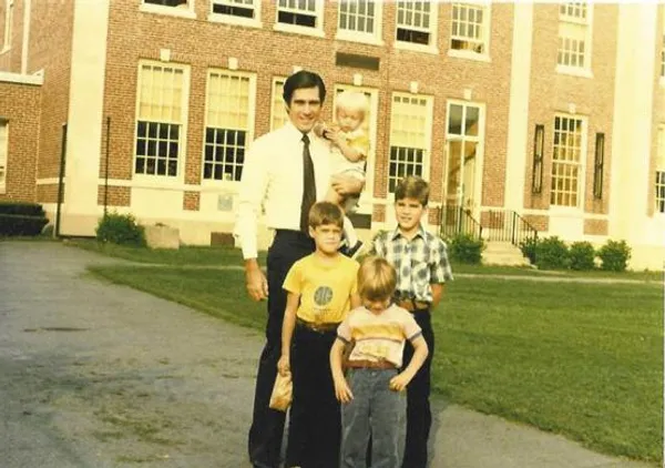 1979
رامنی و پسرانش
REUTERS/Romney for President
