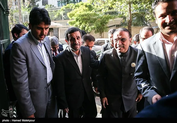دیدار آصف علی زرداری رئیس جمهور پاکستان با محمود احمدی نژاد رئیس جمهور سابق