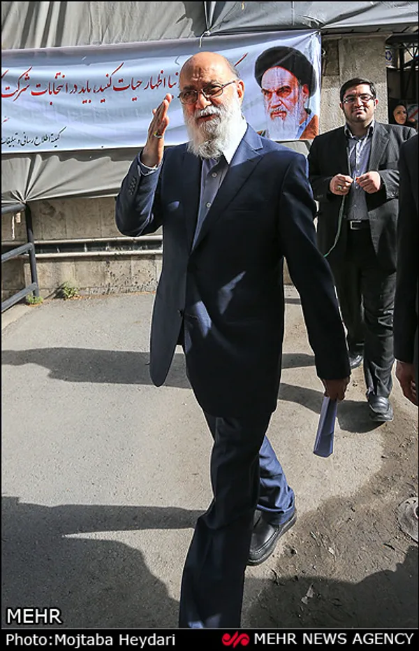 مهدی چمران که ریاست شورای شهر سوم تهران را در کارنامه دارد، این روزها در حالی که سخن از کاندیداتوری اش برای انتخابات ریاست جمهوری مطرح به میان است، برای شرکت در چهارمین انتخابات شورای شهر &zwnj;نام&zwnj;نویسی کرده است.
