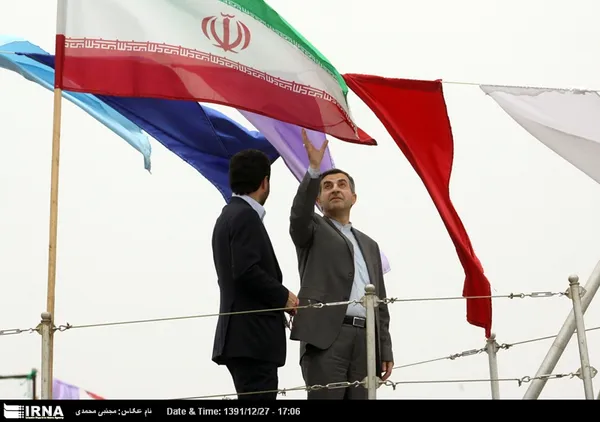 اسفندیار رحیم مشایی در حاشیه مراسم به آب انداختن ناوشکن ˈ جماران 2 ˈ، مراسمی که روز یکشنبه با حضور ˈمحمود احمدی نژادˈ رییس جمهوری در بندرانزلی انجام شد.
یکشنبه 27-12-91
