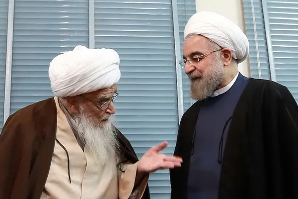 حجت الاسلام حسن روحانی رییس جمهور در دومین روز از سفر به استان قم با مراجع تقلید و اعضای جامعه مدرسین حوزه علمیه قم دیدار و گفتگو کرد./MNA
