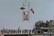آگوست لندمستر، کارگری که به هیتلر سلام نازی نداد / مِیِر لانسکی، حسابدار مافیا / دولیتل واکنش آمریکا پس از حمله به پرل هاربر / مراسم تشییع جنازه ژوزف استالین