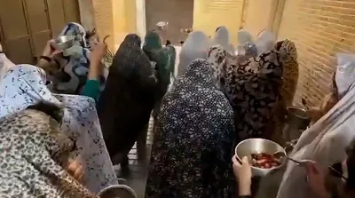 تصاویر مراسم قاشق‌زنی چند جوان شیرازی