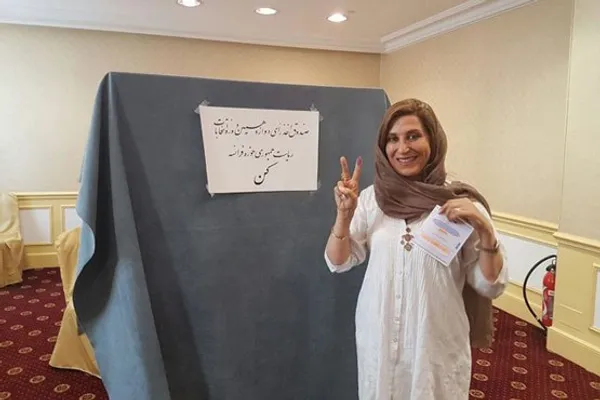 فاطمه معتمد آریا نیز همزمان با مردم کشورمان در رای&zwnj;گیری دوازدهمین دوره ریاست جمهوری شرکت کرد.