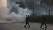 حمله مسلحانه هواداران عمران خان به پلیس پاکستان