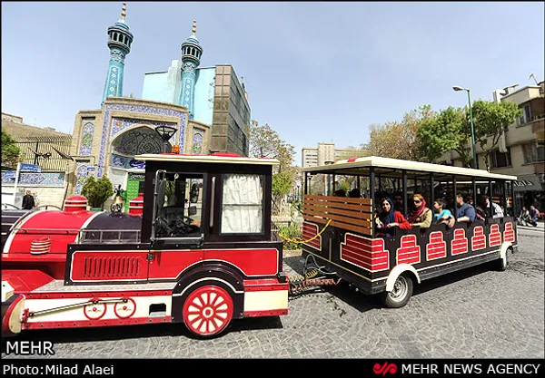 مسافران نوروزی در میدان ارگ تهران. پنج شنبه 8 فروردین 1392